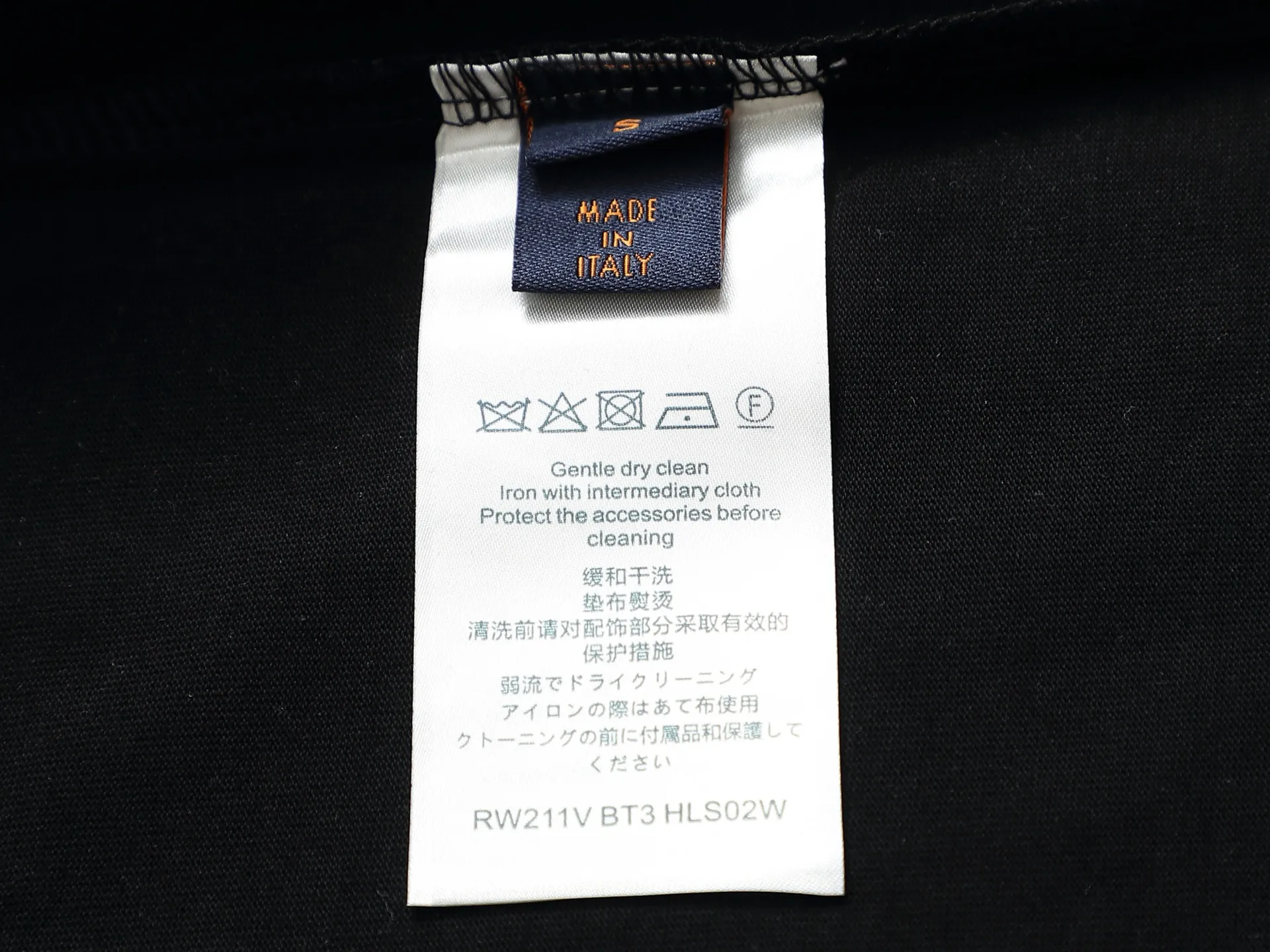 🅿️170 LV 25ss spring and summer printed short T series -1v Yayoi Kusama series pumpkin 🎃 pattern round neck short-sleeved T-shirt. Made of 32-count double yarn pure cotton 240g, washed at high temperature, will not shrink or fade. Comfortable to the touch, super texture❤️ Back-stitched cuff design, yellow back-mark embellishment, and a full set of accessories. A must-have for trendy men and trendy women, the classic drop-shoulder slightly wide version is available exclusively from stock!         ⚠️Only make high quality products, reject junk goods!  -Color: White Black -Size: XS S M L -Crowd: Unisex